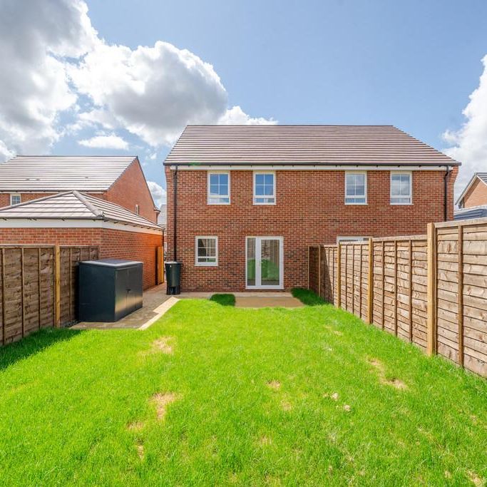 3 bedroom semi-detached house to rent - Photo 1