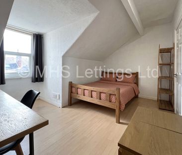 4 Bedroom Mid Terraced House for rent in Burchett Grove - Photo 6