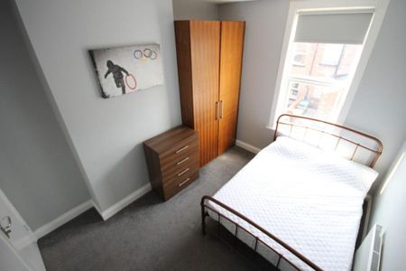 6 bedroom terraced house to rent - Photo 2