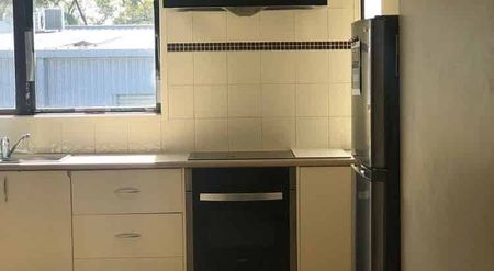 East Tamaki 3BR Gem w/Parking! - Photo 2