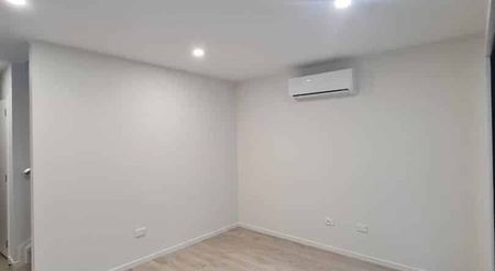 Stunning Four Bedroom Townhouse - Photo 2