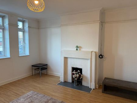 3 bedroom flat to rent - Photo 2
