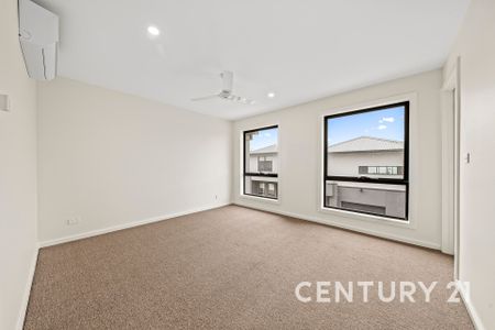 Modern Townhouse Living with Exceptional Comfort - Photo 3