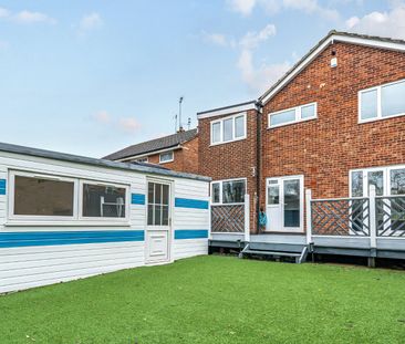 4 bedroom detached property to rent - Photo 4