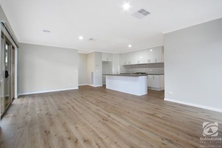 BEAUTIFUL 3 BEDROOM UNIT IN PRIME LOCATION - Photo 5