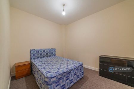 3 bedroom flat to rent - Photo 5