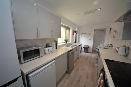 1 bedroom in a house share to rent - Photo 4