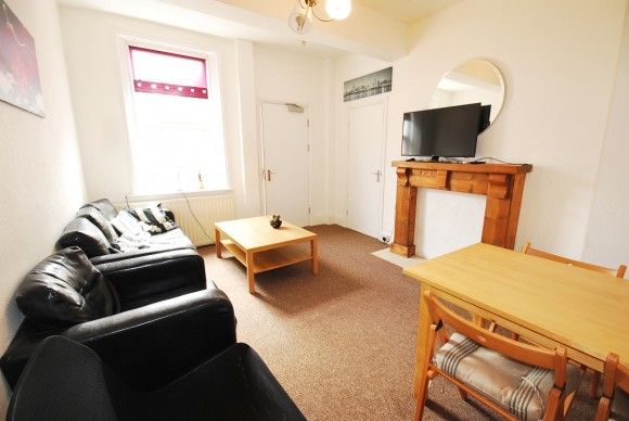 5 Bed - Hotspur Street, Heaton - Photo 1