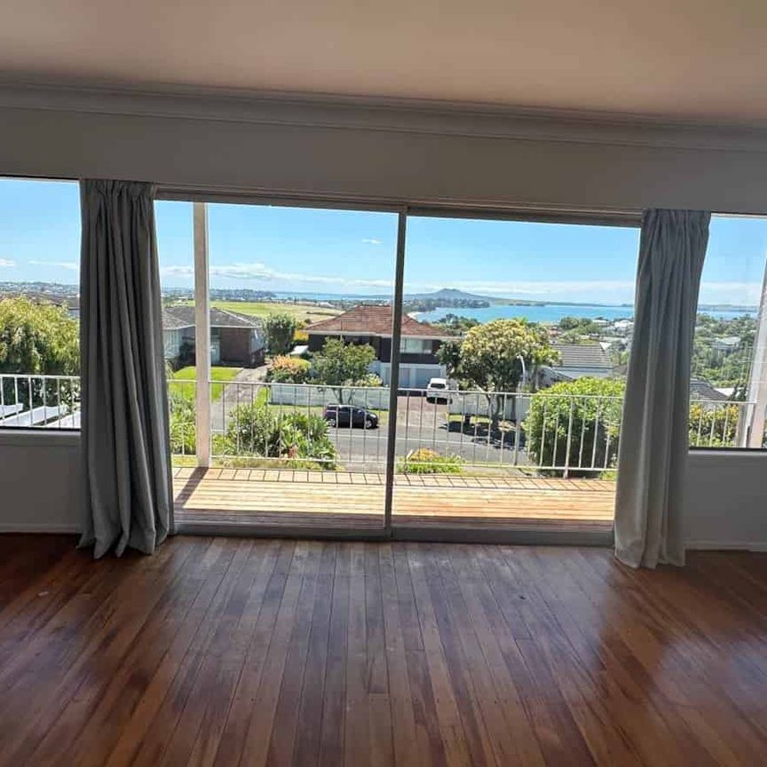 Short term rental in Mellons Bay - Photo 1