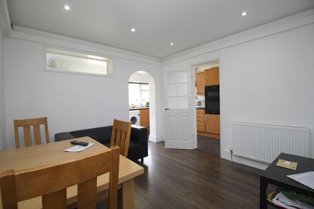 1 bedroom in a house share to rent - Photo 5