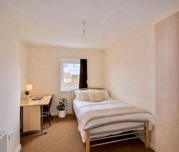 3 bedroom flat to rent - Photo 6