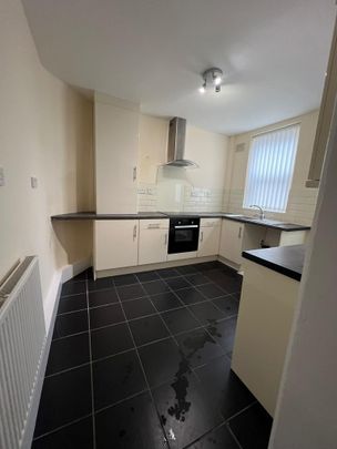 3 bedroom end of terrace house to rent - Photo 1