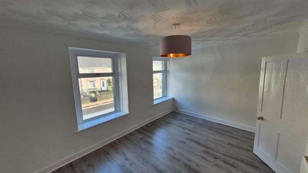 Neath Road, Neath, SA11 - Photo 2