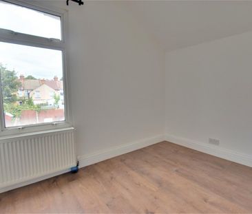 Kings Avenue, Watford - Photo 4