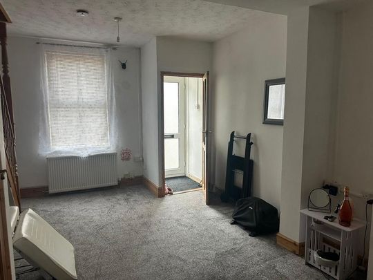 2 bedroom terraced house to rent - Photo 1