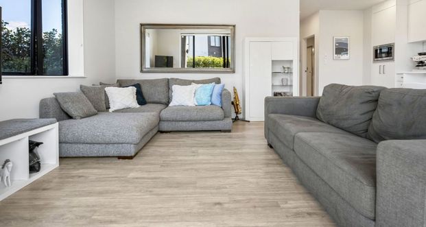 Modern Ground-Floor Apartment with Dual Access - Photo 1