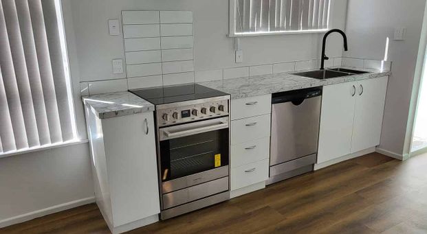 Newly Renovated Family Home in Central Paraparaumu - Photo 1