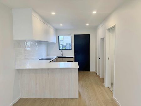 Brand-New Townhouse – Modern Style and Smart Design - Photo 5