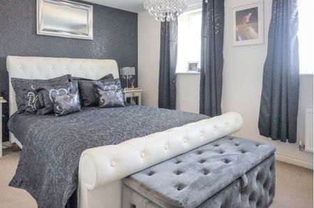 5 Bed Terraced House, Wood Mead, BS16 - Photo 3