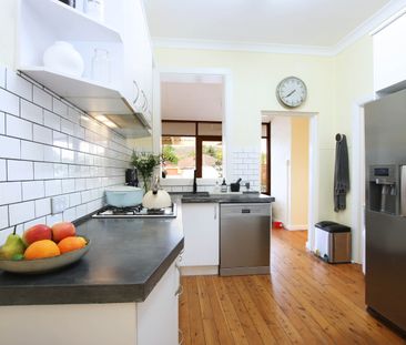 Charming Family Home In Central Albury - Photo 2