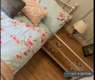 1 bedroom in a flat share to rent - Photo 3
