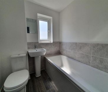 3 bedroom semi-detached house to rent - Photo 6