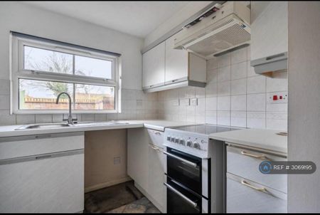 1 bedroom semi-detached house to rent - Photo 5