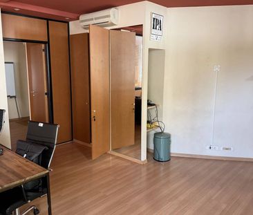 Titre : Local à louer de 57,41 m² à Suresnes - Photo 5