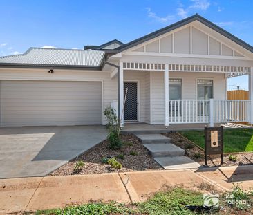 Modern Family Living in the Heart of Eynesbury - Photo 3