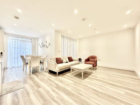 13 Bute Close,, London, NW9 - Photo 2