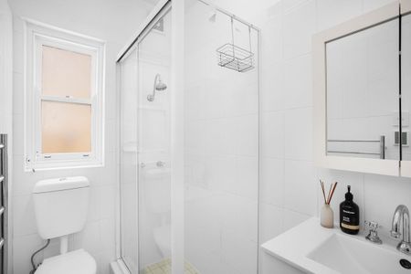 Fully Furnished 1 Bedroom Apartment Moments to Surf & Sand - Photo 5