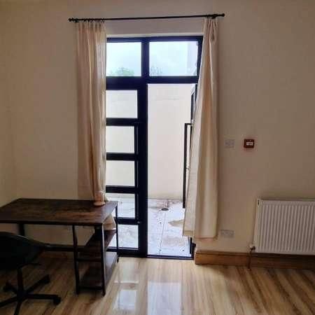 Double Room Kensington Garden, Ilford Essex, IG1 - Photo 1