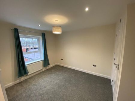 4 bedroom detached house to rent - Photo 4