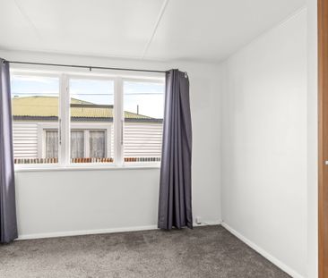 Home in the heart of the popular Elgin suburb - Photo 4