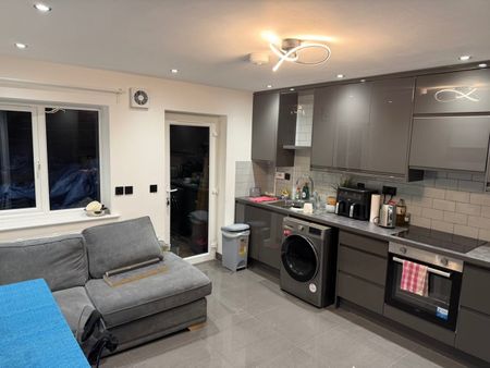 Room in a Shared House, Southampton Way, SE5 - Photo 4