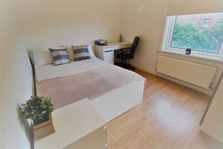 Flat 2, 22 Kelso Road, LS2 9PR, Leeds - Photo 4