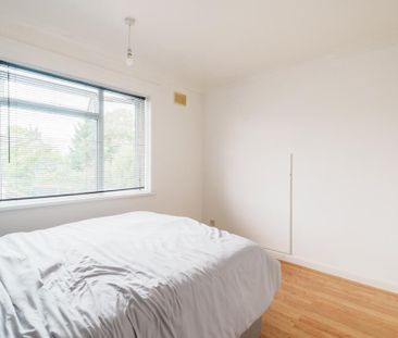 4 bedroom semi-detached house to rent - Photo 6