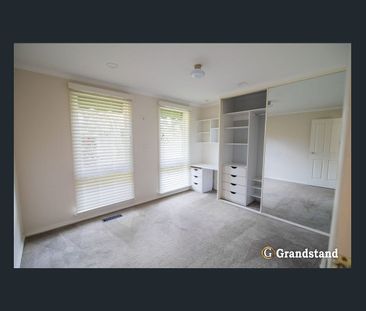 5 Duntroon Drive, Wantirna, Vic 3152 - Photo 5