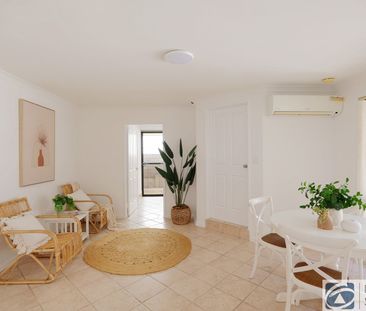 Street Front Delight - Photo 3