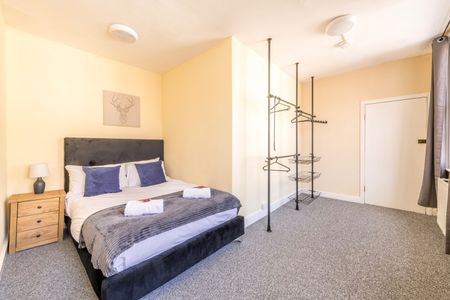 7 Bed End Terrace, Cave Street, BS2 - Photo 2