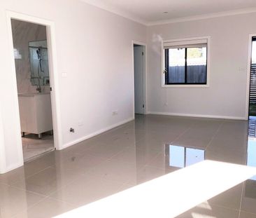 Cozy and Convenient 2 Bedroom Granny Flat in Canley Heights With Wa... - Photo 2