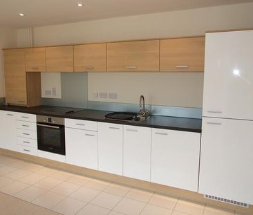 2 bedroom flat to rent - Photo 3