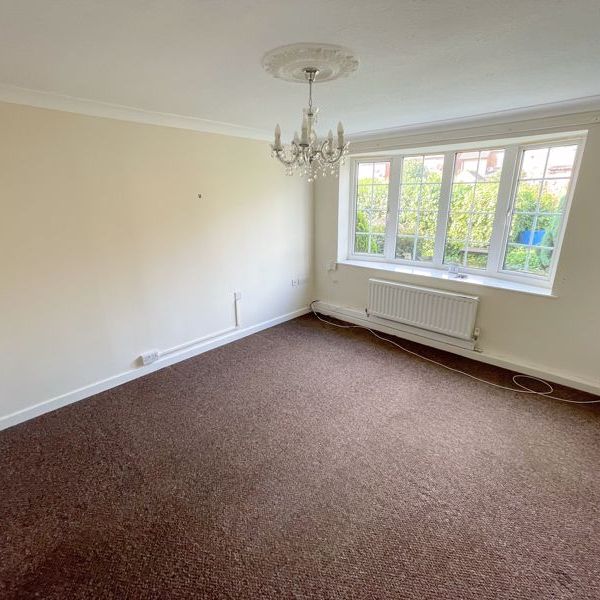 Revesby Court, Scunthorpe - Photo 1