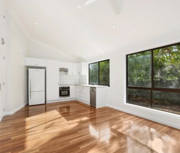 Modern One Bedroom Flat - Utilities & Internet Included! - Photo 1