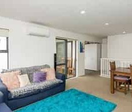 Handy Location - Photo 1