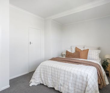 Large Family Home - Photo 5