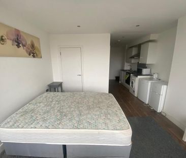 Studio to rent - Photo 5