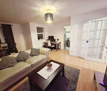 Room in a Shared Flat, Corbidge Court, SE8 - Photo 1