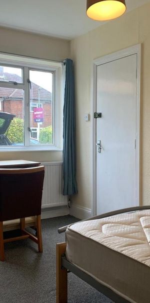 1 bedroom in a house share to rent - Photo 1