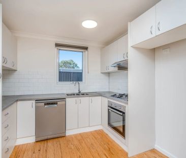 Updated 3 Bedroom Cottage in Prime Location - Photo 5